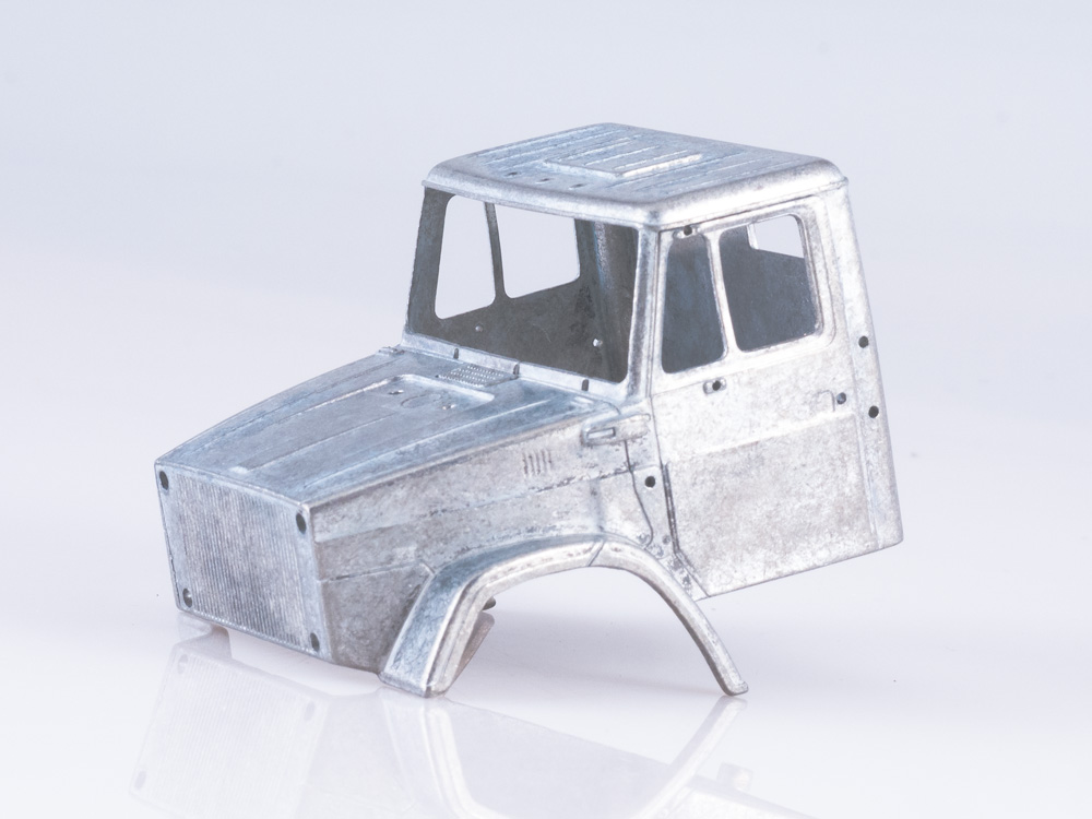 1257KIT Сборная модель ЗИЛ-133Г4 бортовой (с тентом) AVD Models