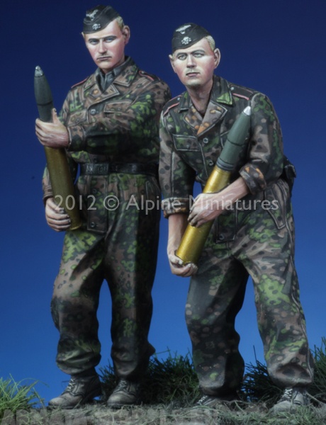 35135ALP  SS Panzer Crew Kursk Set (2 Figures) Alpine Miniatures