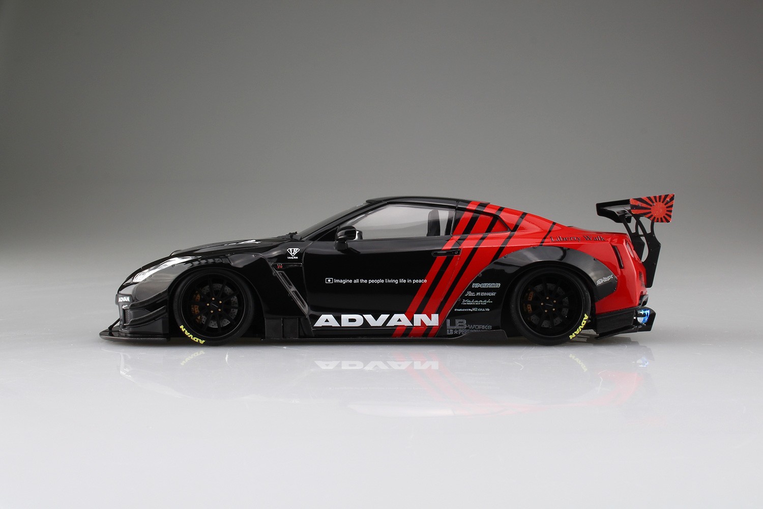 05592 Nissan GT-R R35 LB Works type 2 Ver.2 Aoshima