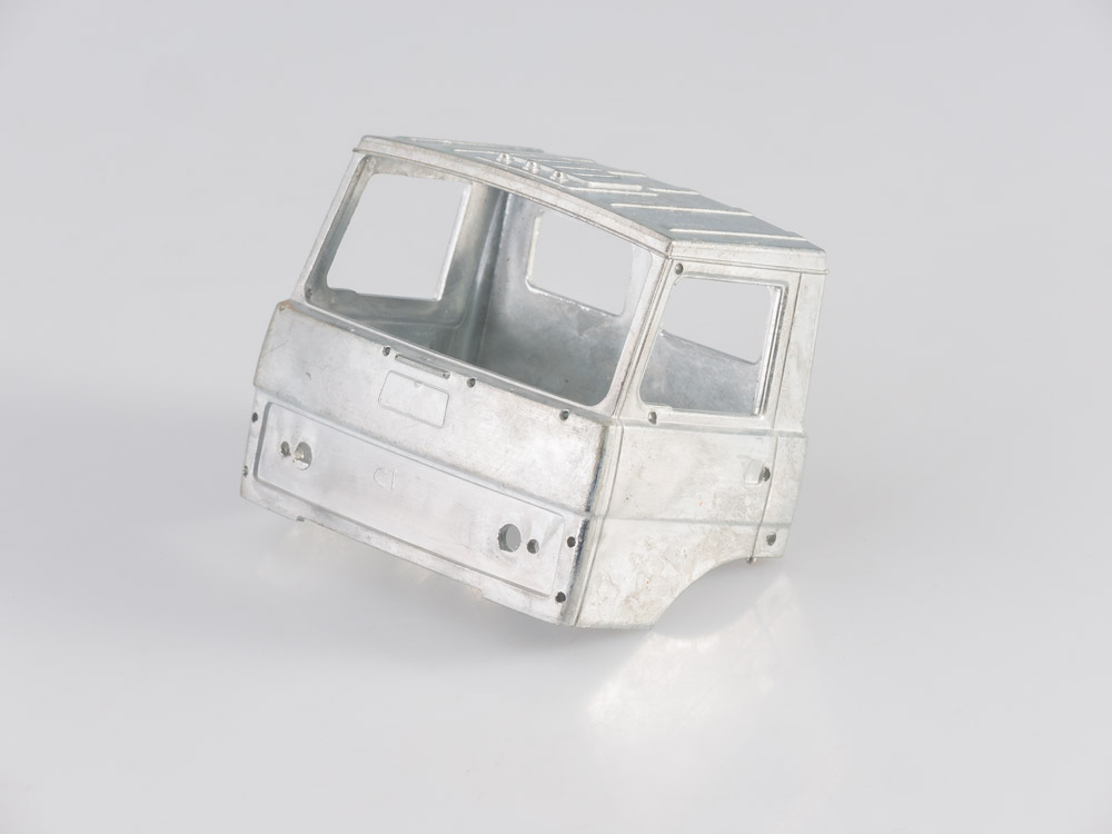 1166KIT Сборная модель МАЗ-5551 самосвал, ранний (низкий кузов) AVD Models