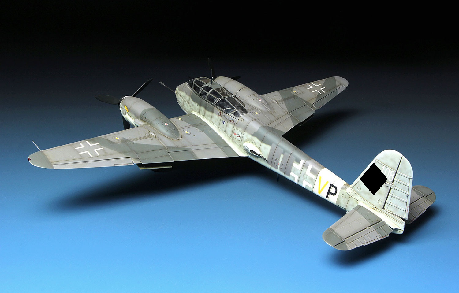 LS-001  Messerschmitt Me 410B2/U4 1/48 Meng