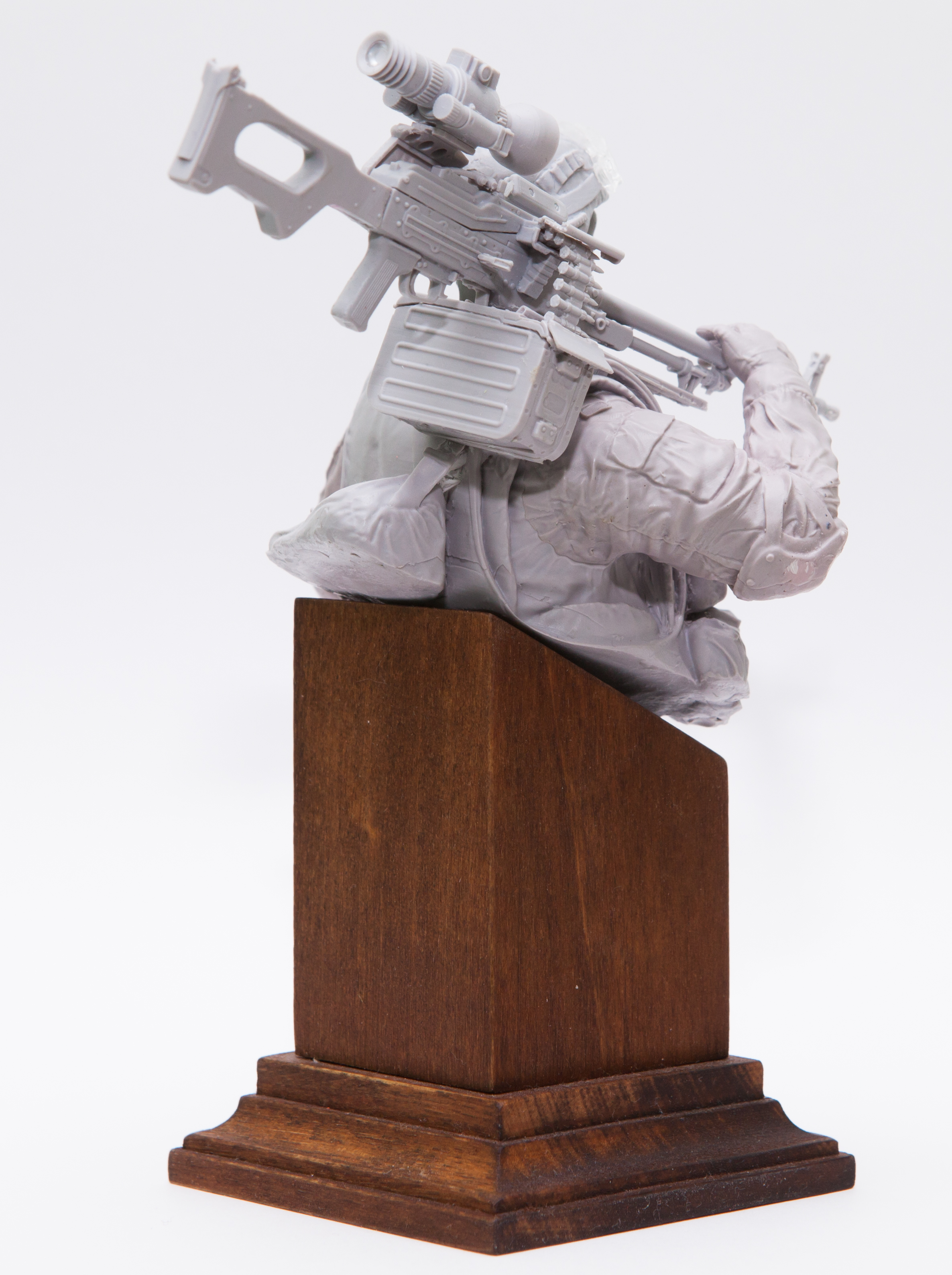 DVC-10B001 Бюст Вежливого Пулеметчика 1/10