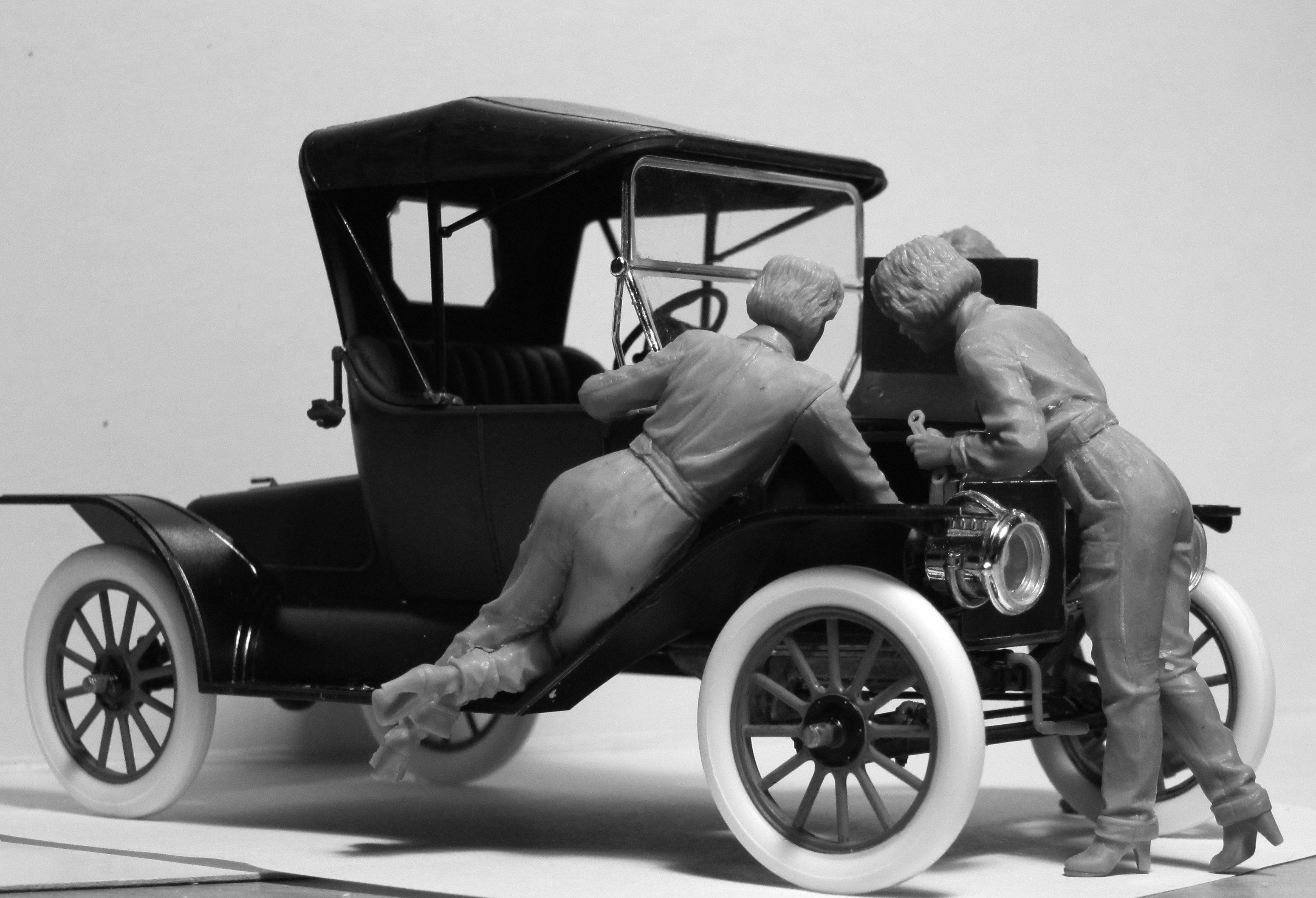 24010 Model T 1911 с американскими механиками ICM