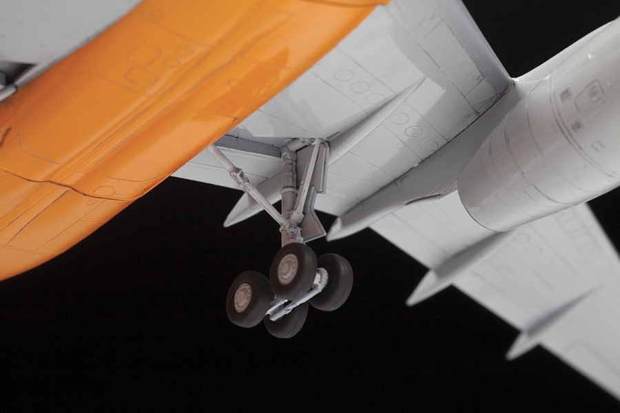 7031 Грузовой самолёт Ту-204-100С Звезда