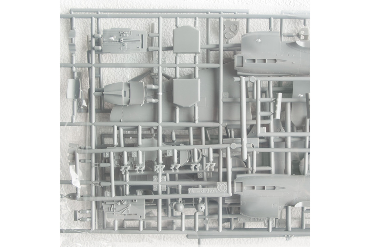 09086 Самолет P-40E Warnawk Hasegawa