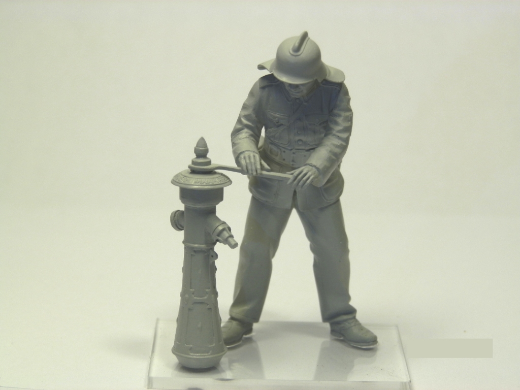 Набор фигурок 35632 Фигуры Германские пожарные 2МВ (4 фигуры) ICM