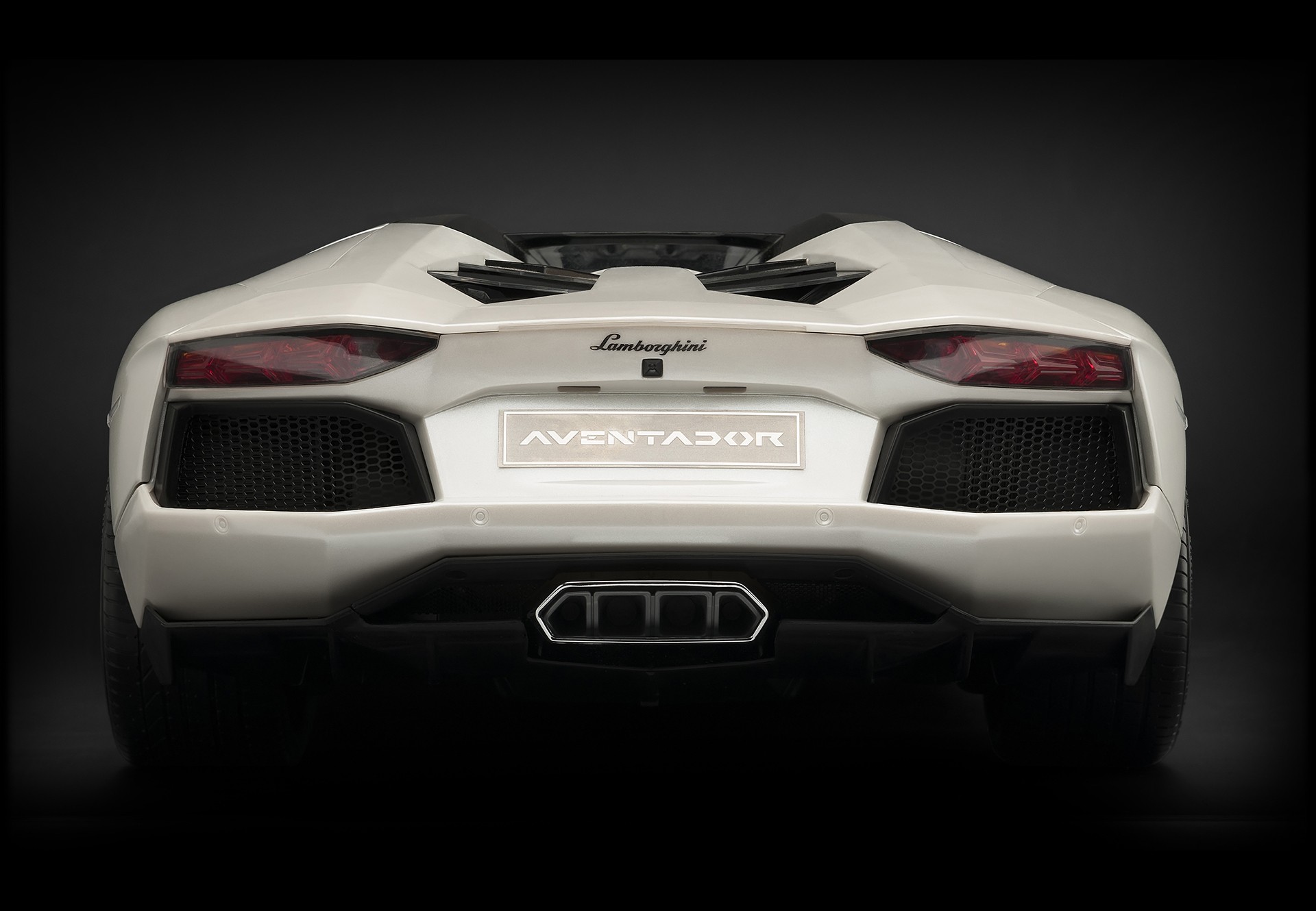 HK104 Lamborghini Aventador Roadster Bianco Canopus (Полуматовый белый)