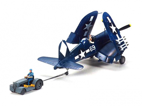 61085 Vought F4U-1D Corsair with Moto Tug Tamiya