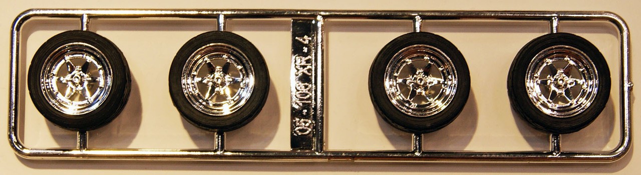 05249 Long Champ XR-4 16 inch Aoshima