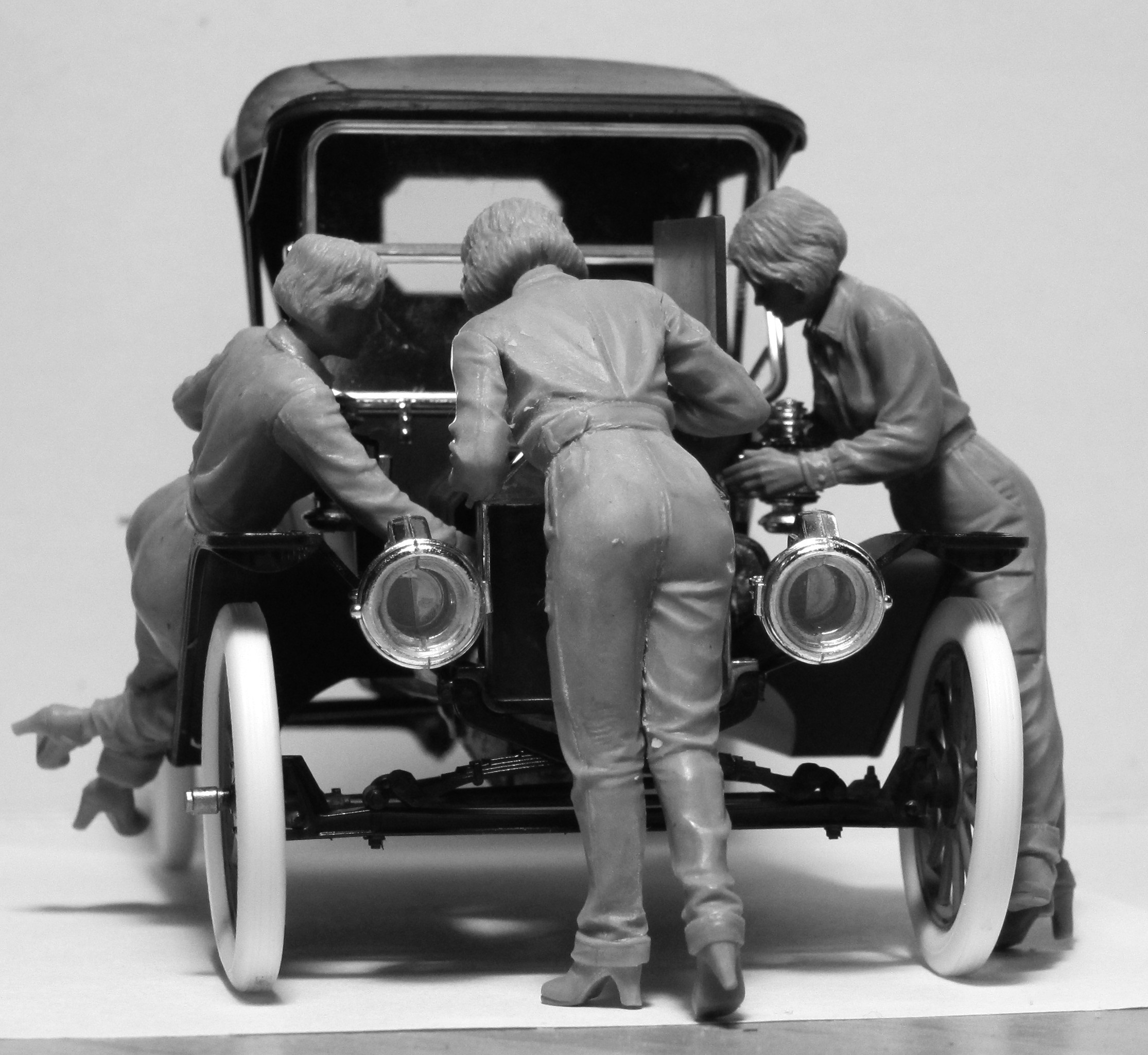 24010 Model T 1911 с американскими механиками ICM