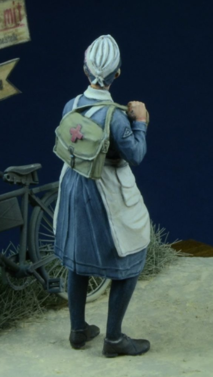 35016DM  German DRK Nurse 1939-45 D-Day Miniature Studio