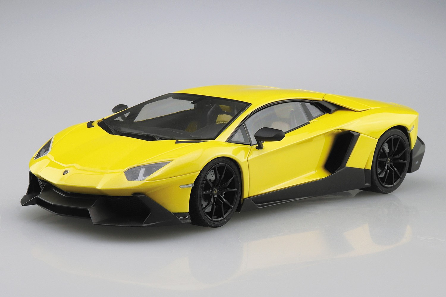 05982 Lamborghini Aventador 50°Anniversario '13 Aoshima